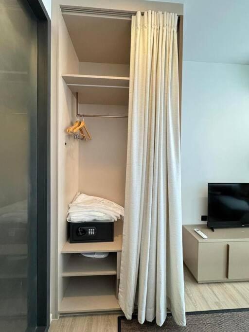 One Double The Edge Apartment