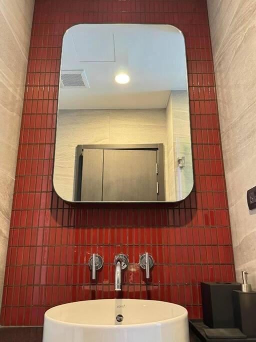 One Double The Edge Apartment