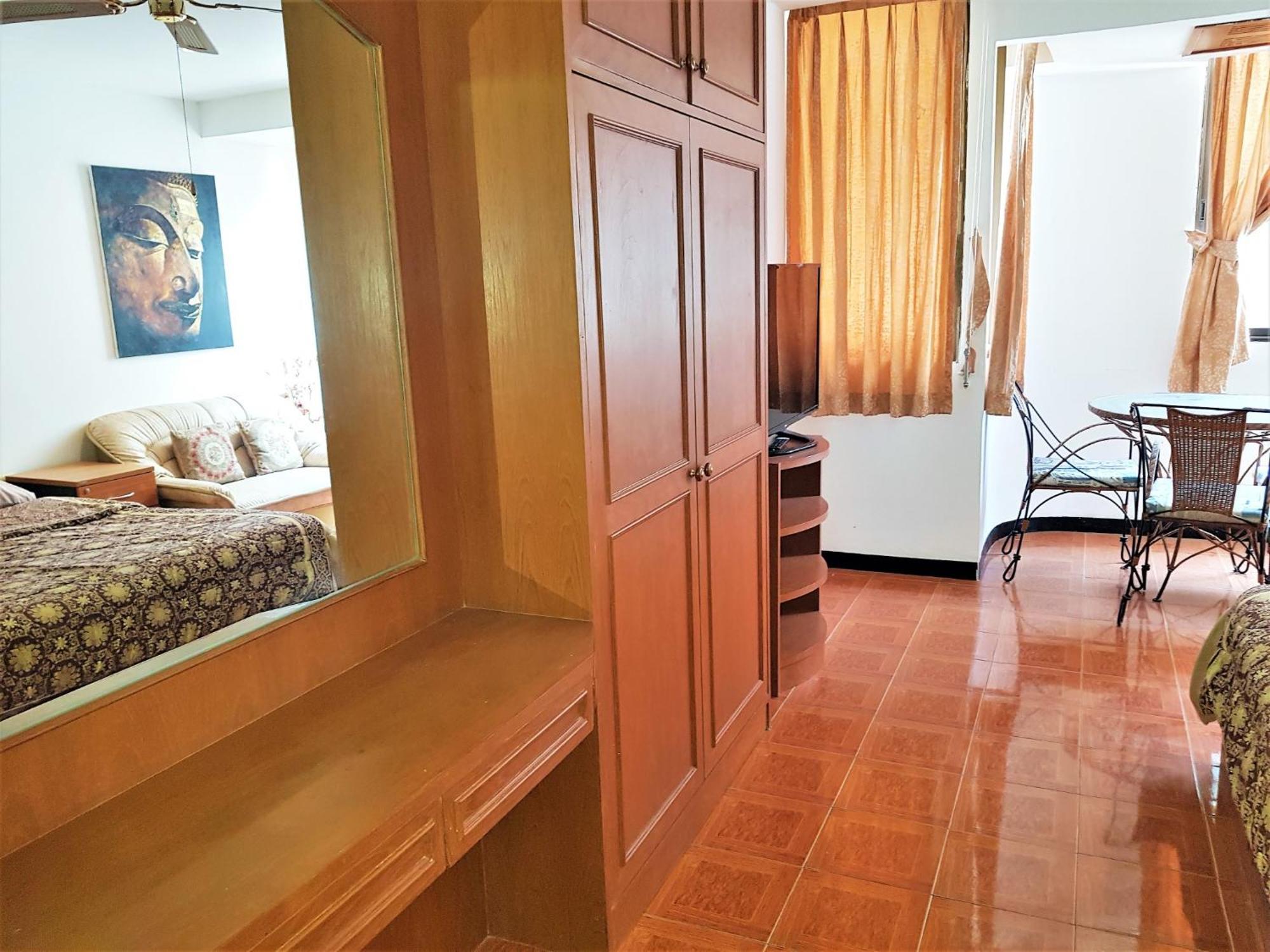 Apartment Thepthip Mansion Pratumak