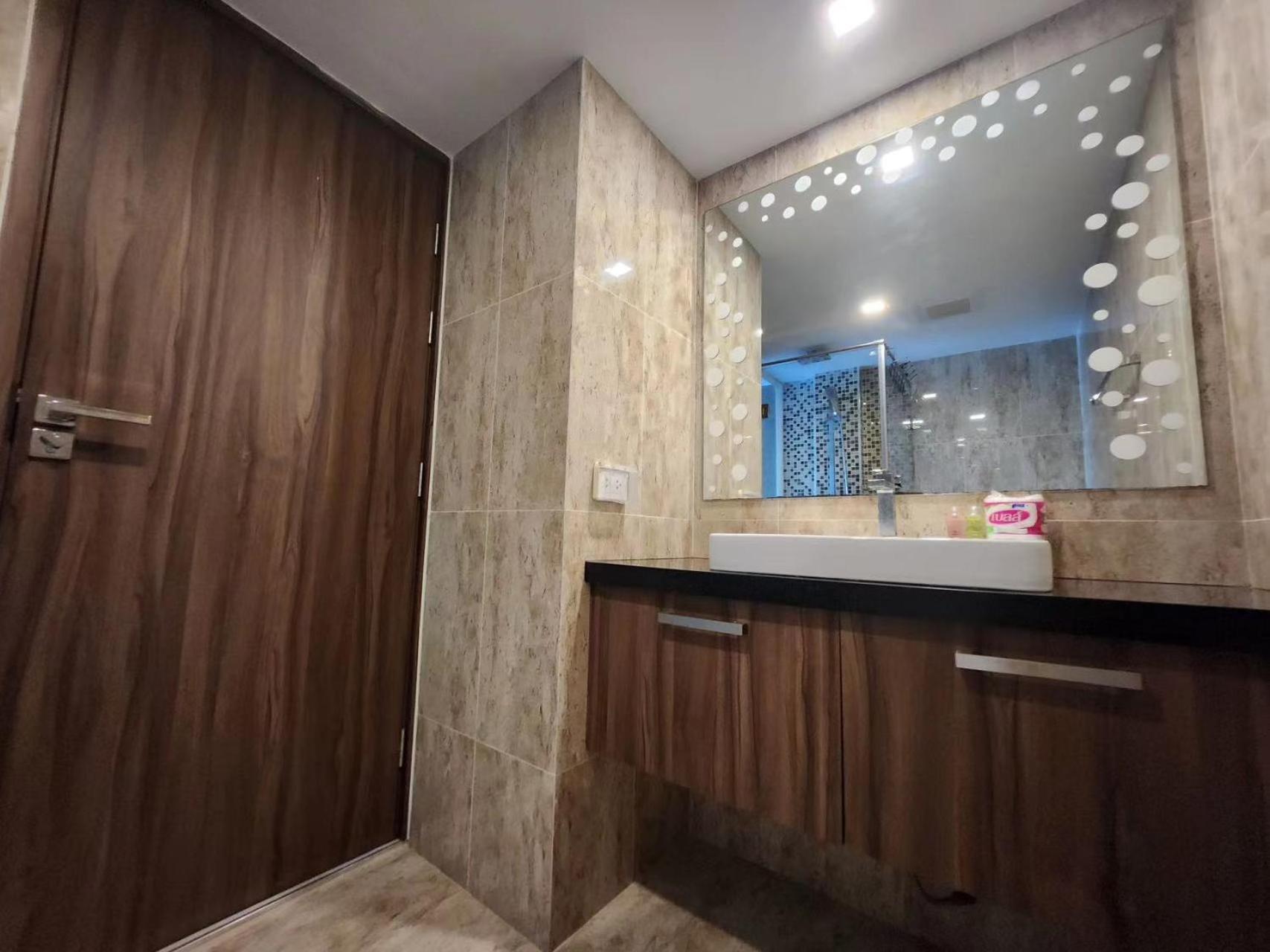 芭堤雅市中心 Grand Avenue 一卧室公寓城景酒吧街 高速互联网智能电视 Apartment Pattaya