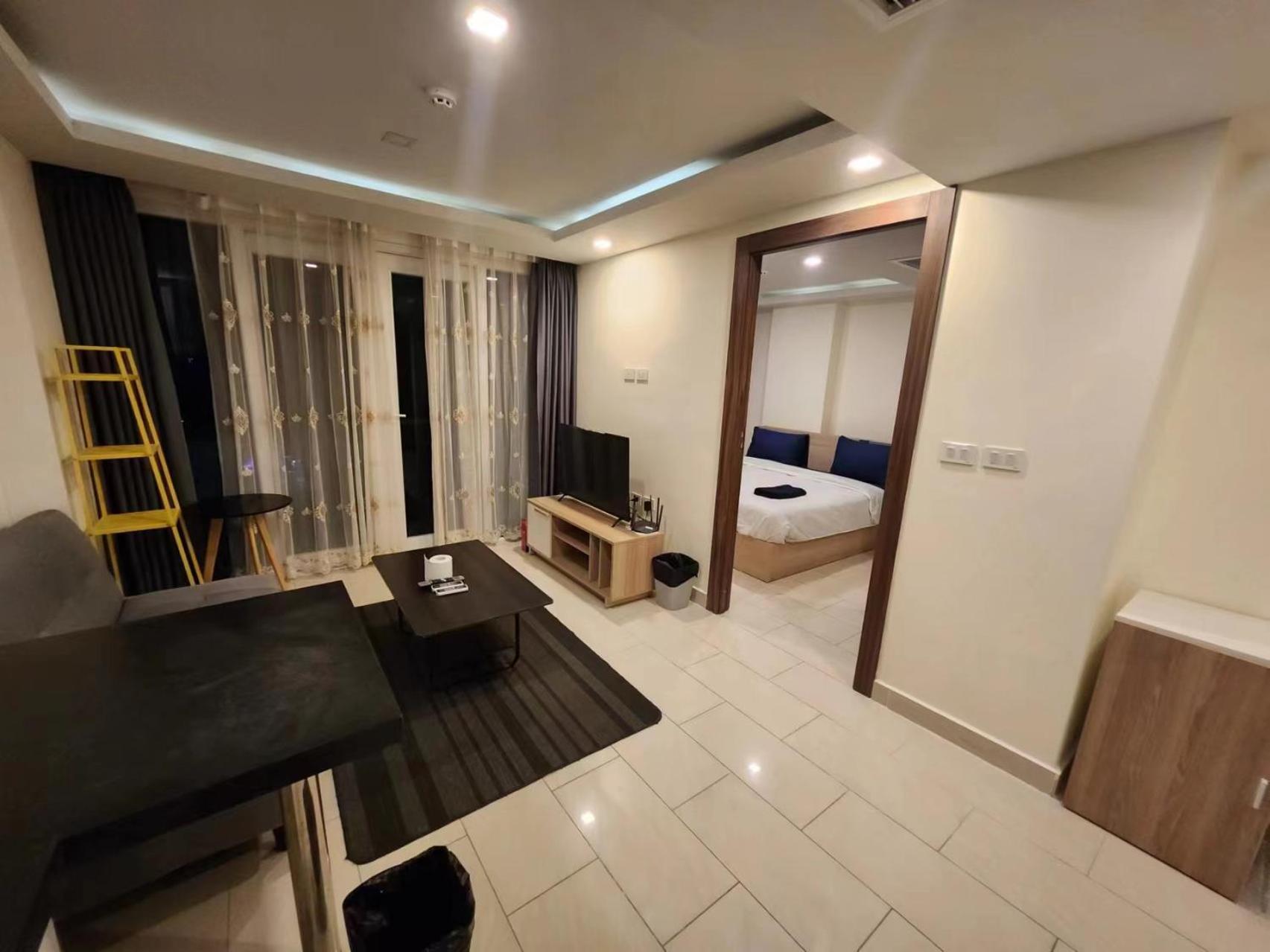 芭堤雅市中心 Grand Avenue 一卧室公寓城景酒吧街 高速互联网智能电视 Apartment
