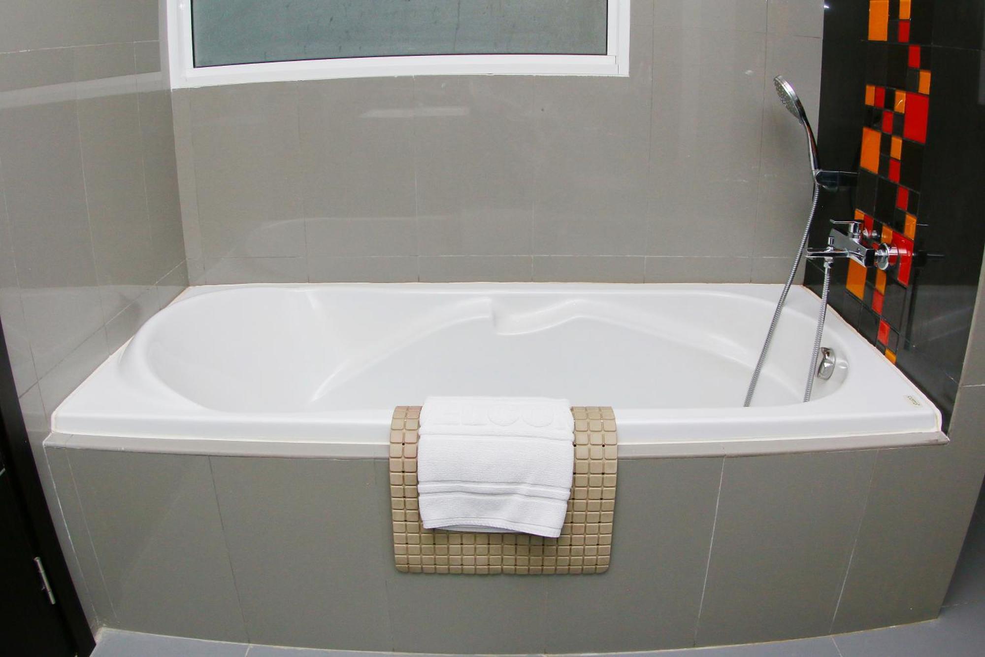 Hotel Arthitaya Nature & Lakkhana Poolside Pattaya