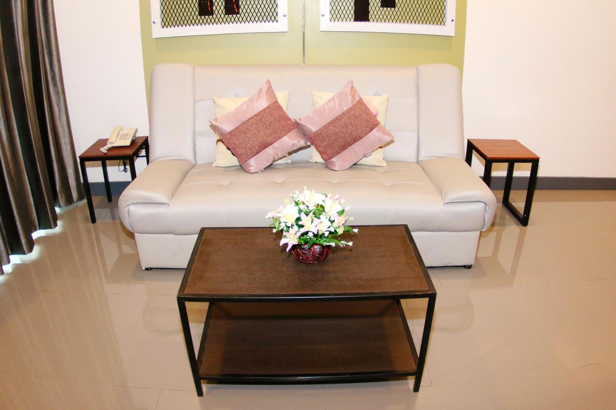 Hotel Arthitaya Nature & Lakkhana Poolside