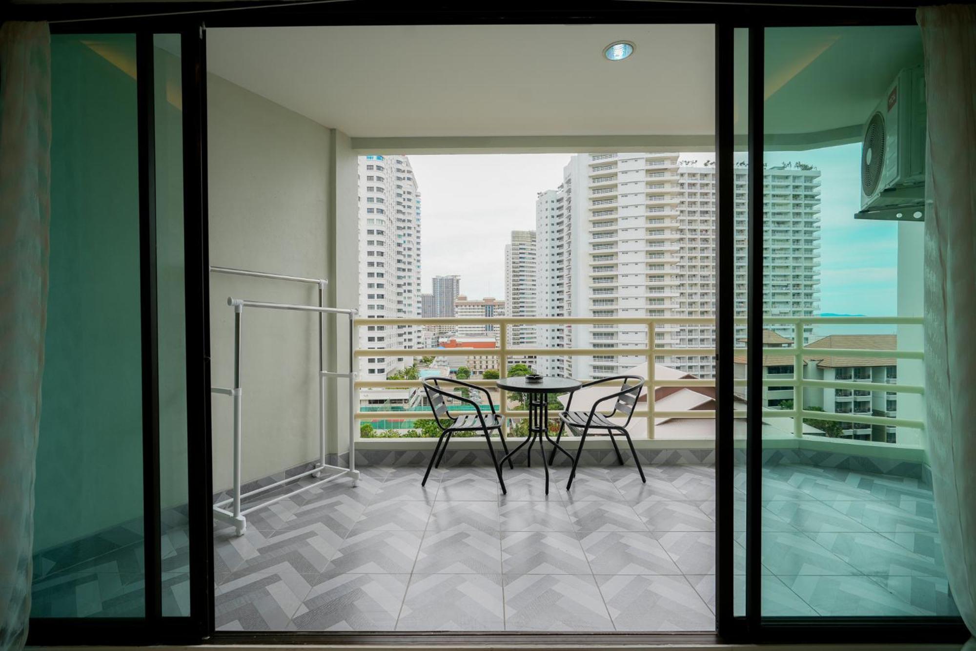 Jomtien Seaview At View Talay 5 ,big Pool Pattaya