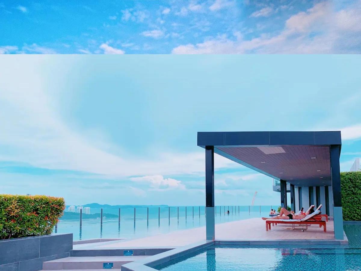 Location In Pattaya, Sky Pool & Infinity Edge *