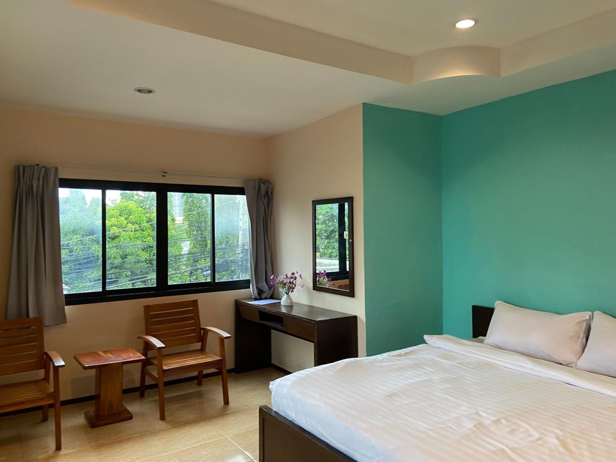 Hotel X5 *