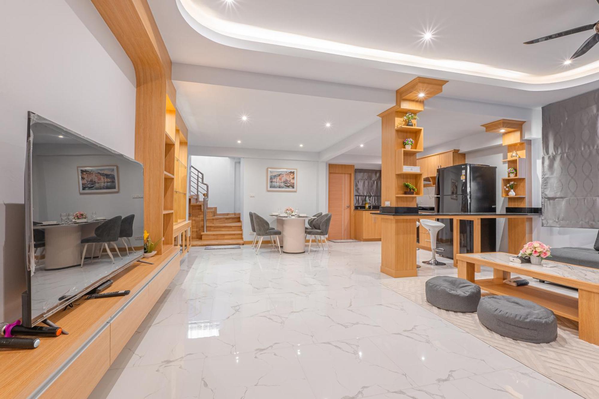 市中心豪华4卧5卫泳池别墅 Villa Pattaya