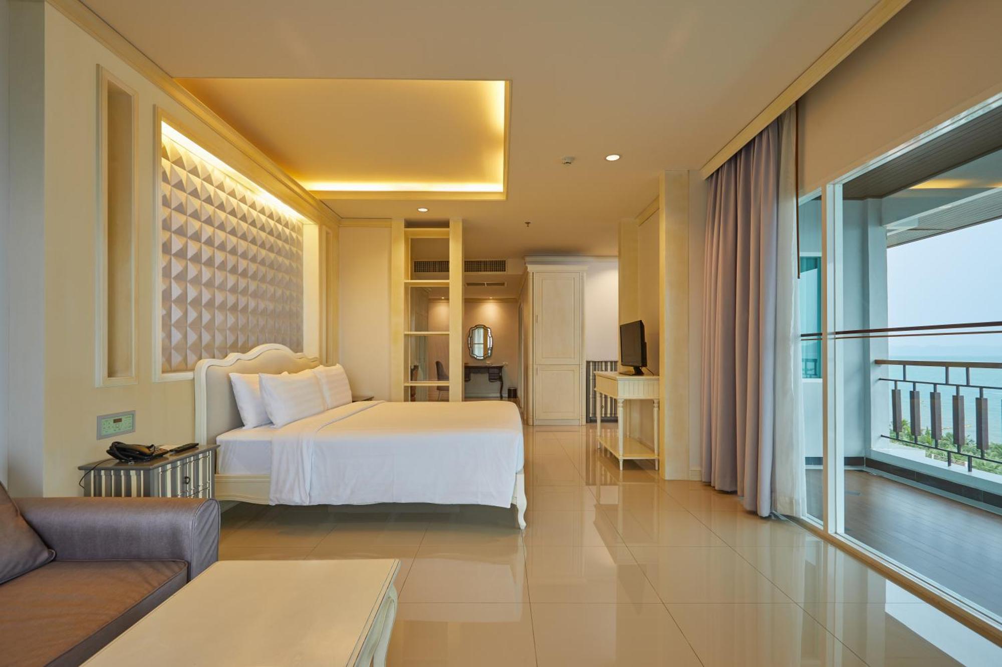 Welcome World Beachfront 4* Pattaya