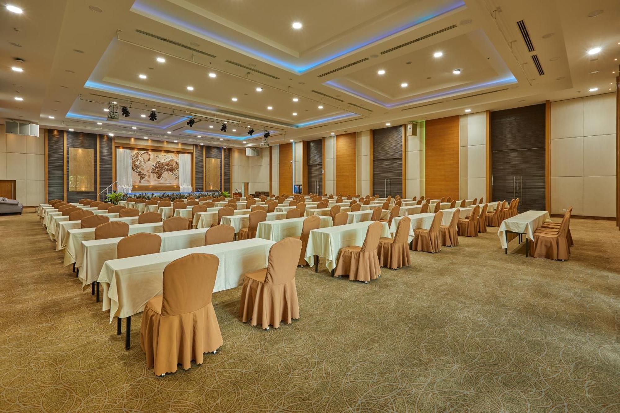Welcome World Beachfront Hotel 4*
