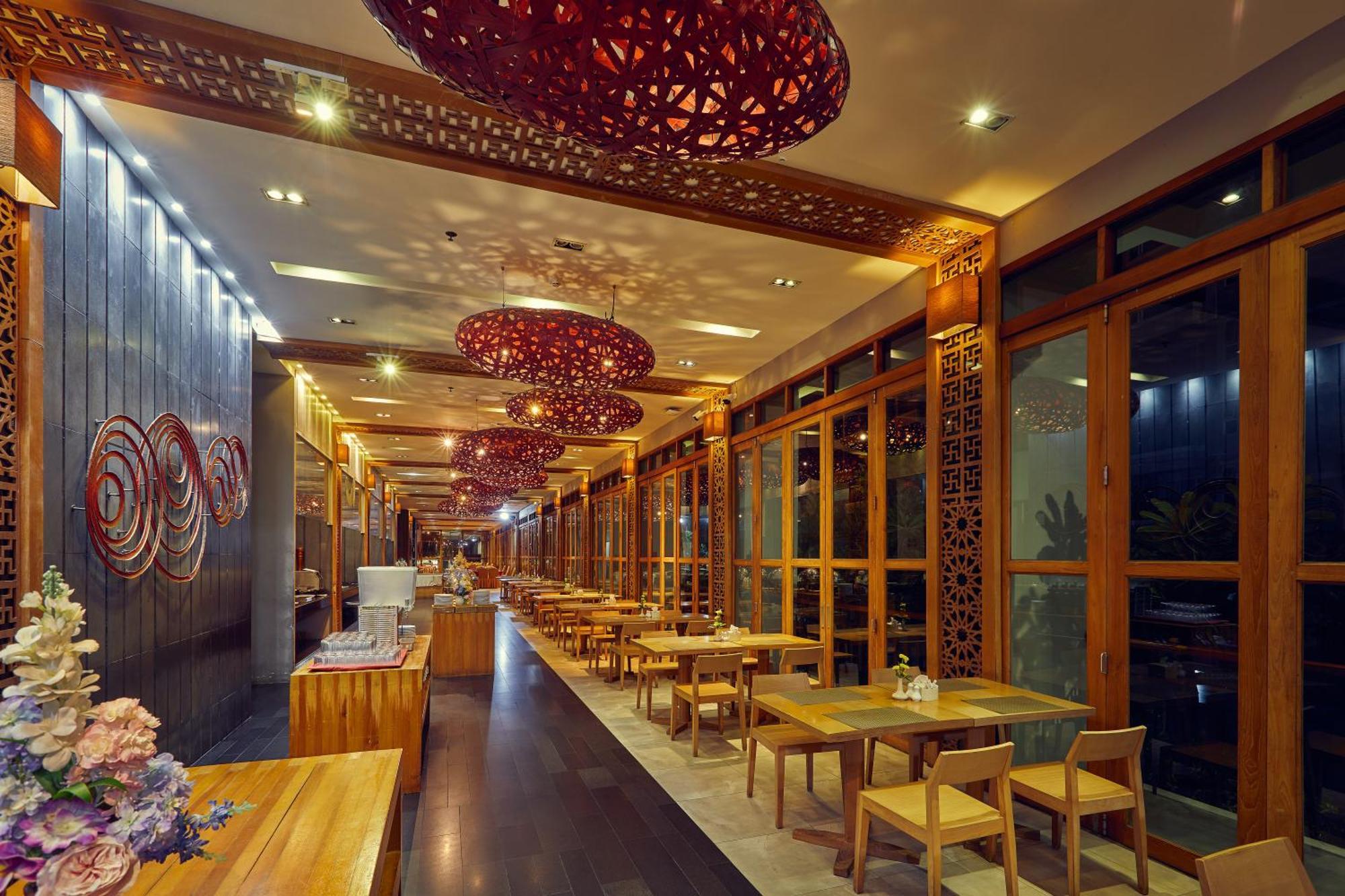 Hotel Welcome World Beachfront 4*