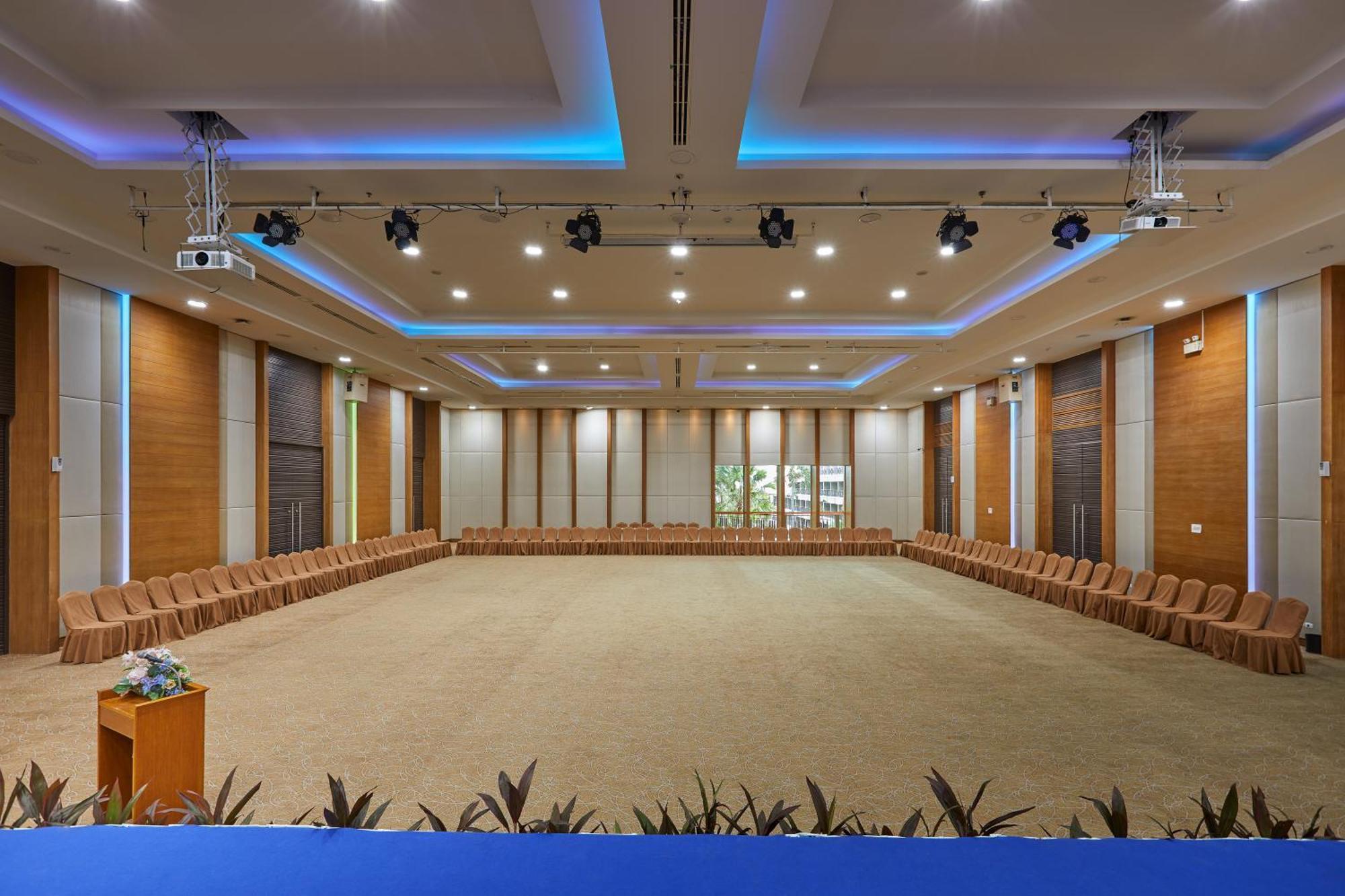 Welcome World Beachfront Hotel Pattaya