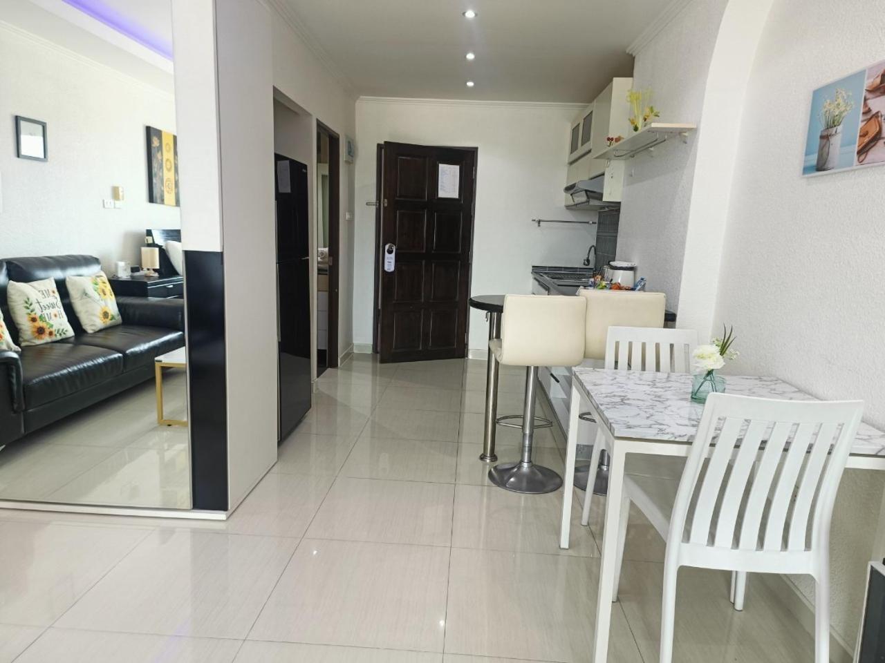 Apartment View Talay 6 By Honey Pattaya