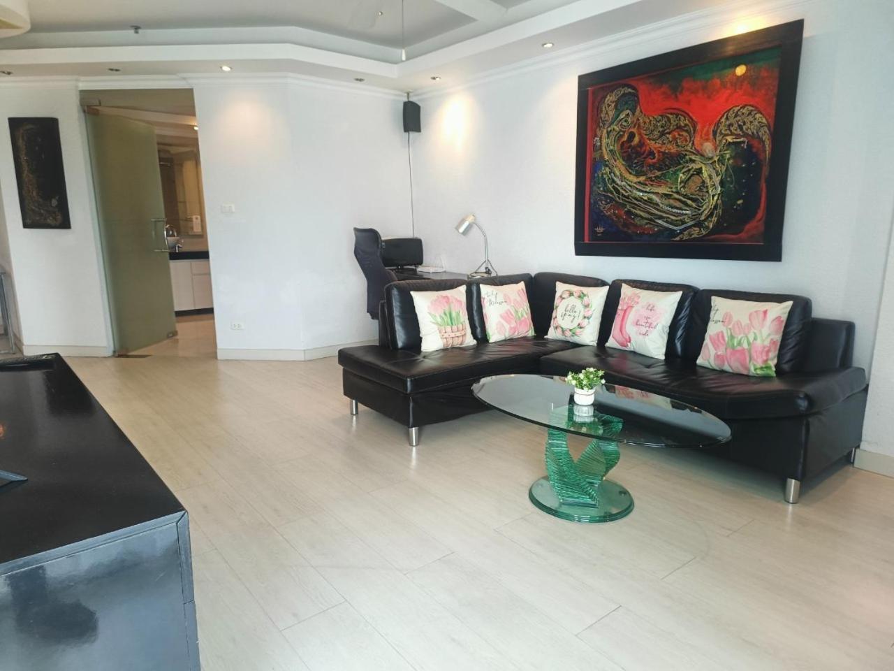View Talay 6 By Honey Apartment