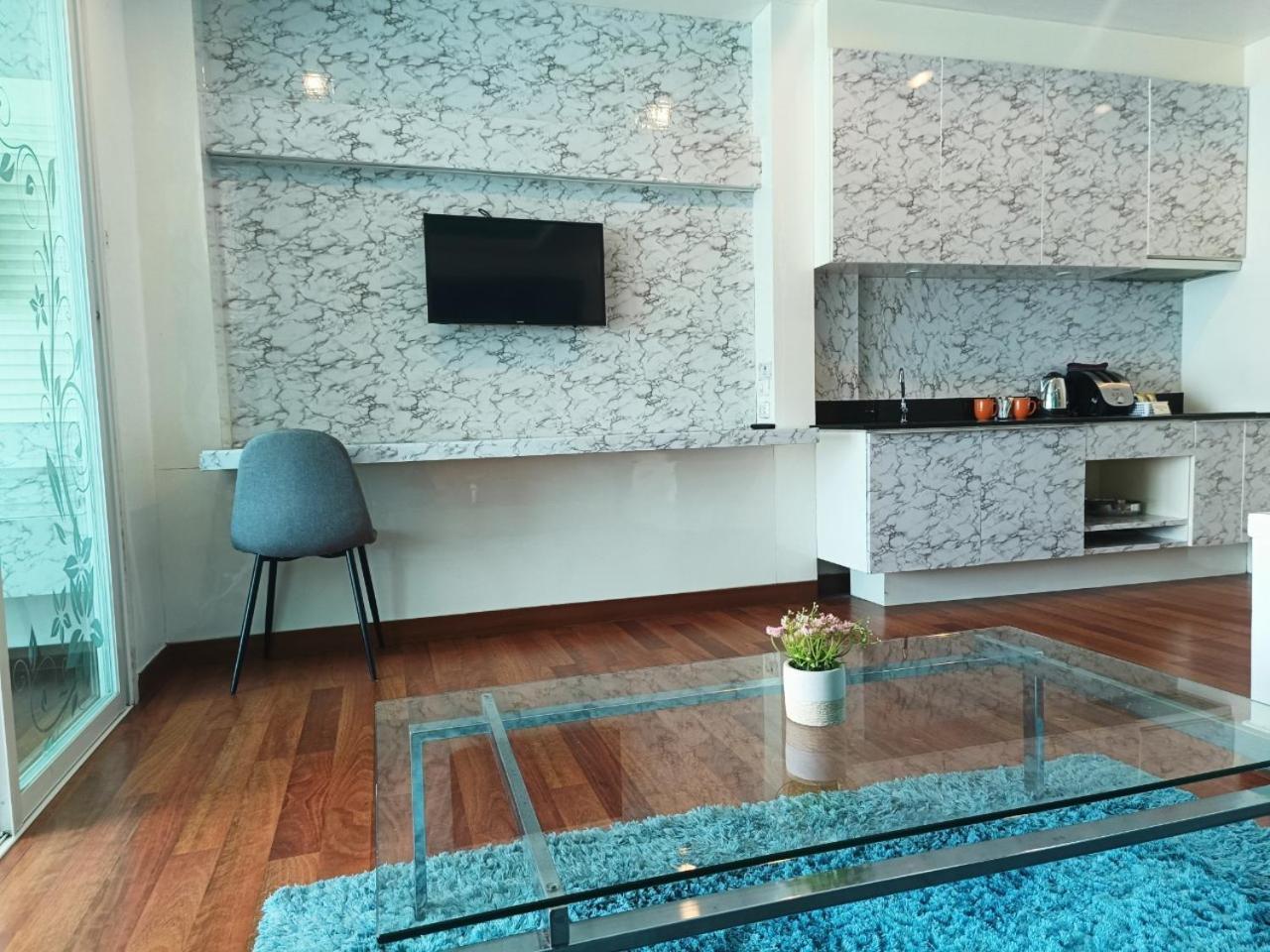 Apartment View Talay 6 By Honey Pattaya