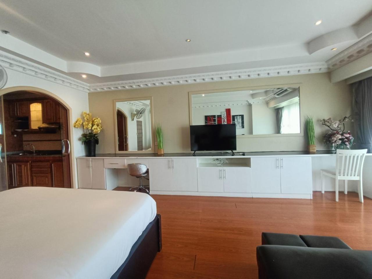 View Talay 6 By Honey Apartment