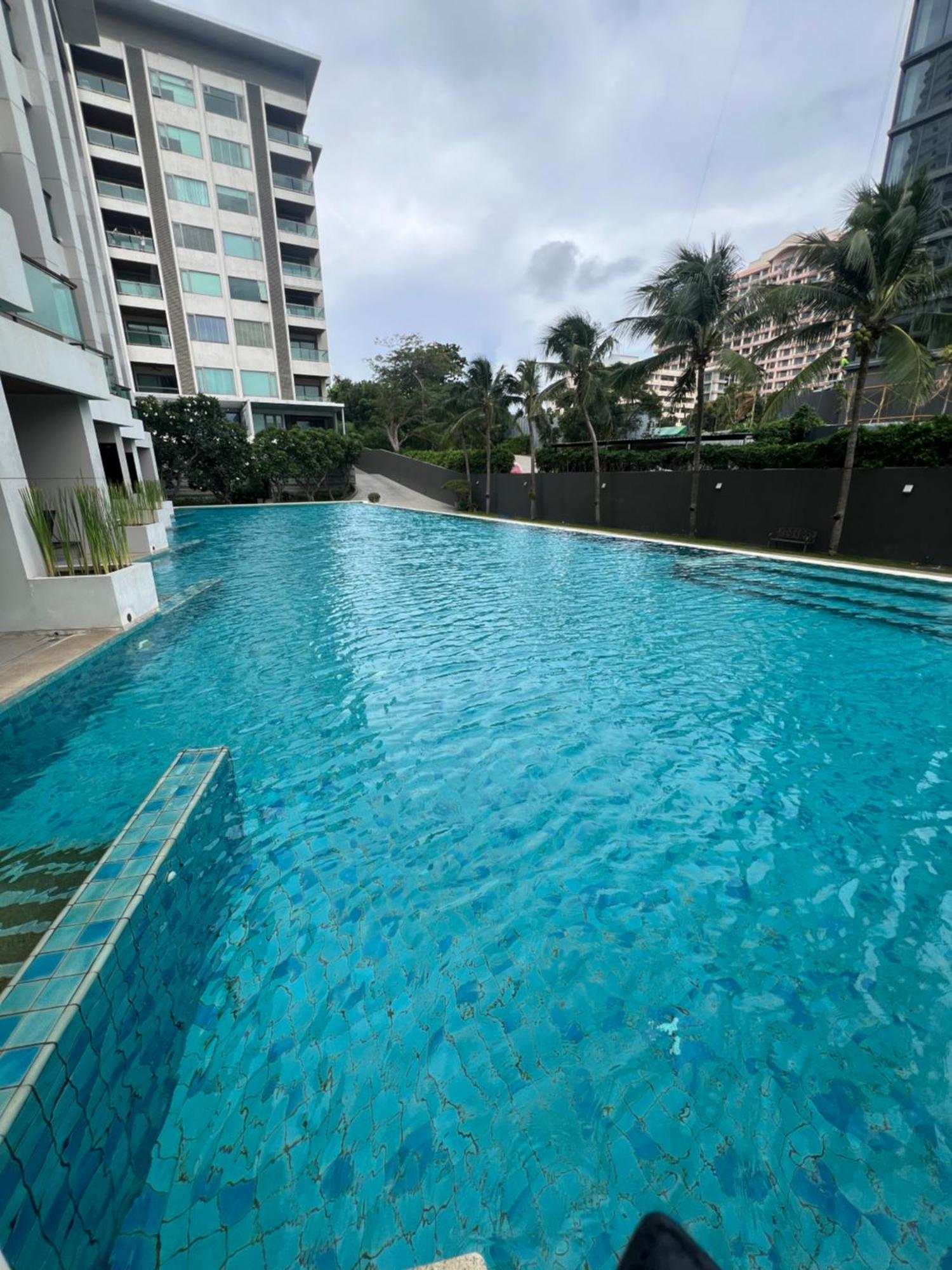 Ananya Beachfront Wongamat Paradise Apartment