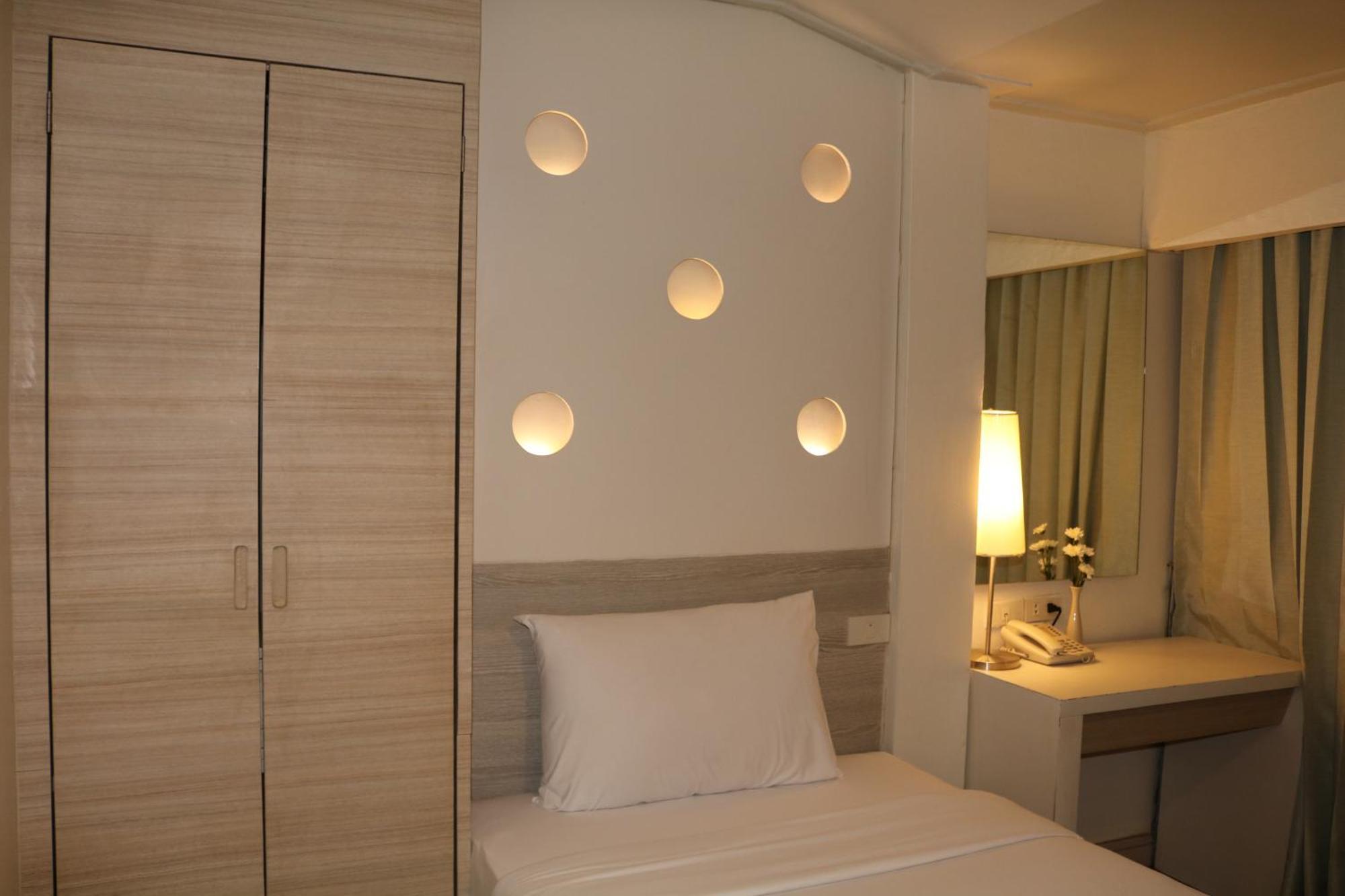 Sunshine & Residences Hotel 3*