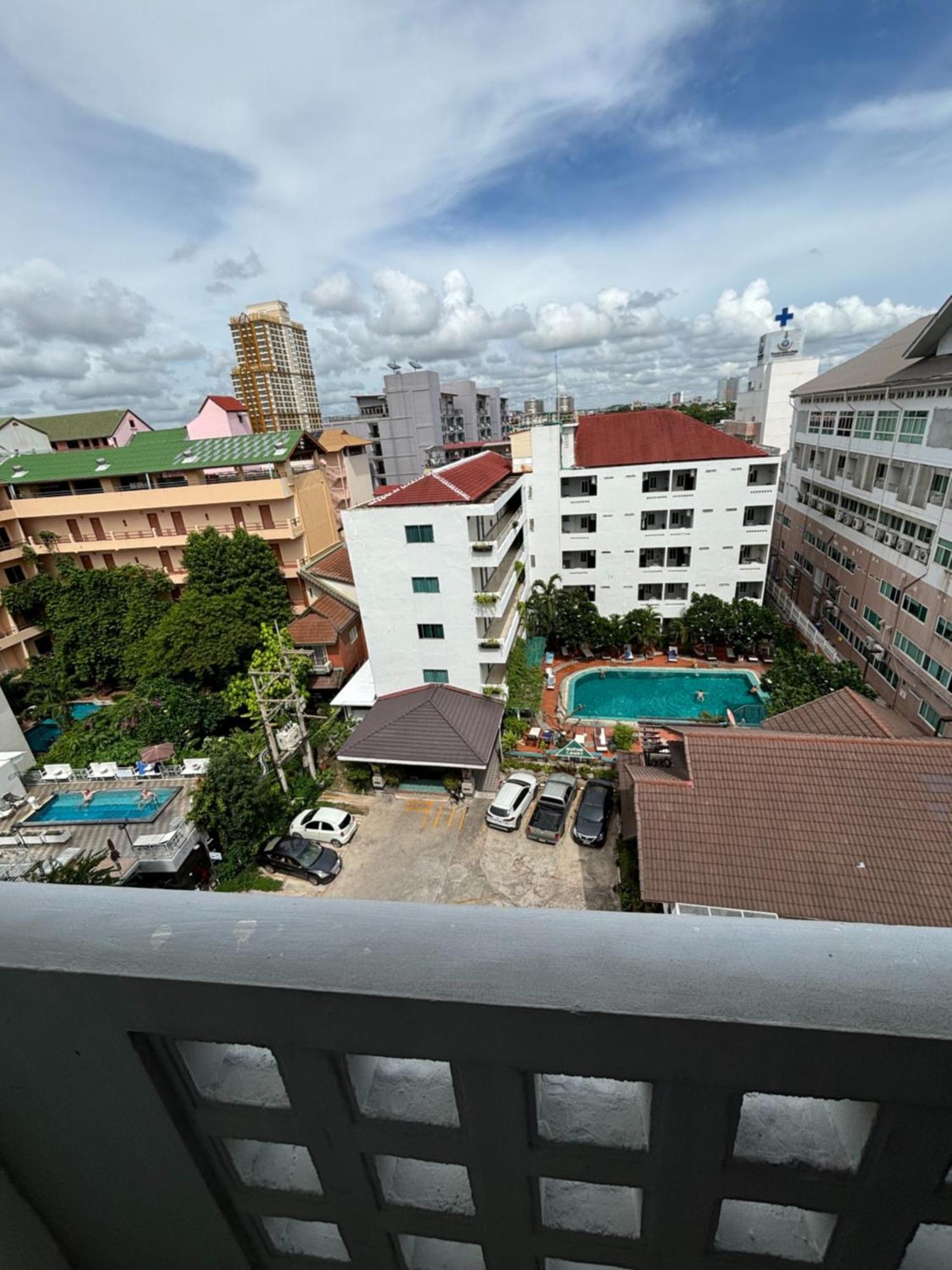Sutus Court 1 Hotel