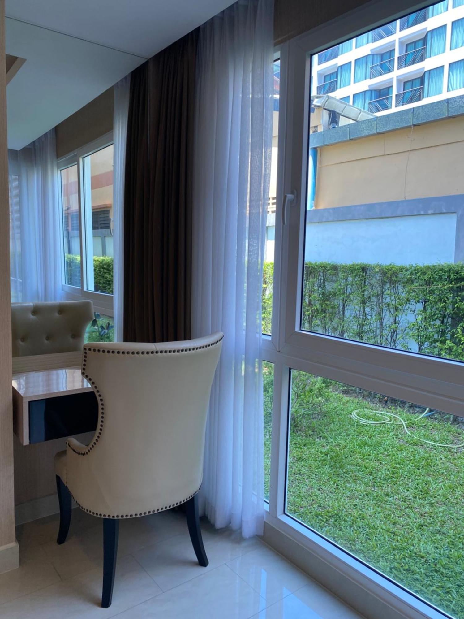 Large Ground Floor Condo, Grand Avenue,