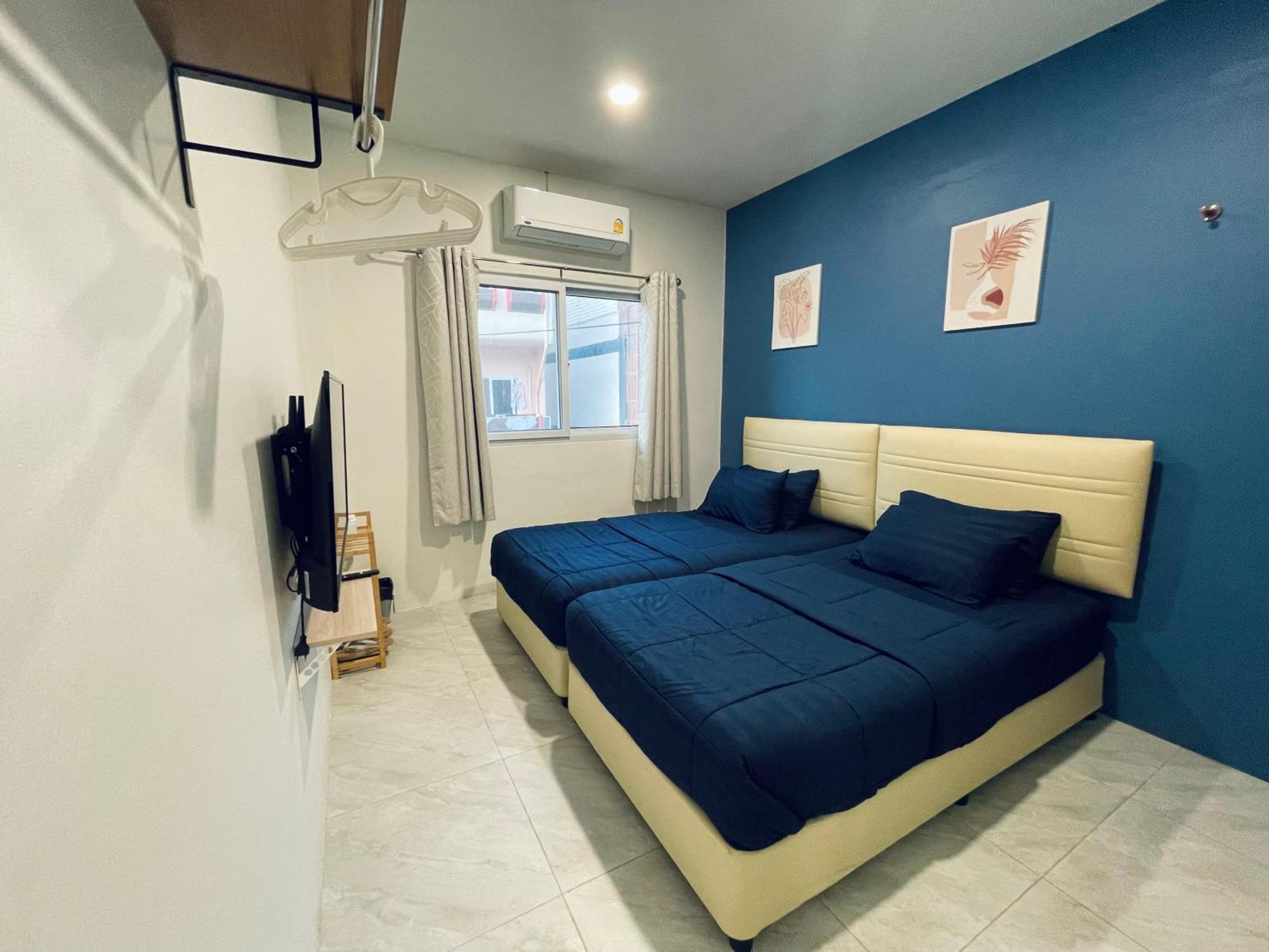 Blue Whale & Cafe Asrama Pattaya
