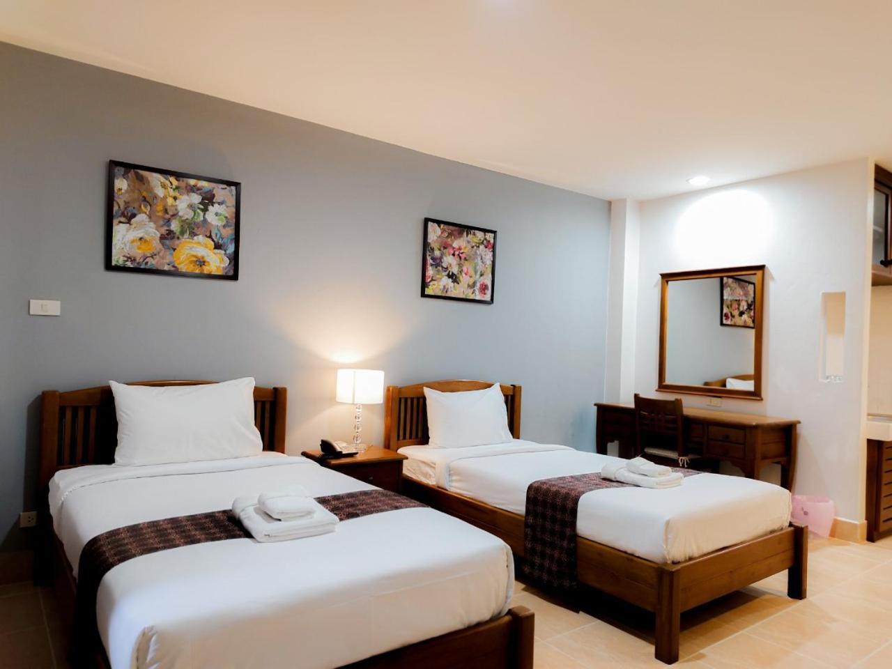Angel Park Hotel *