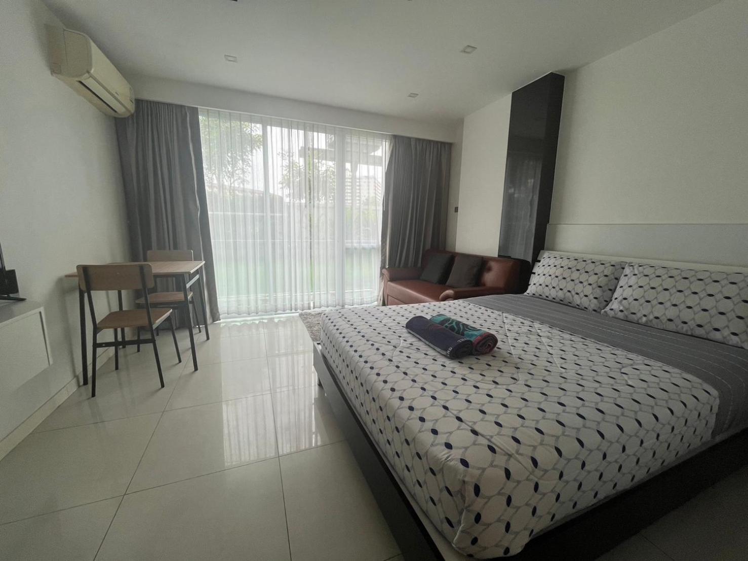 By Saatit Apartment *
