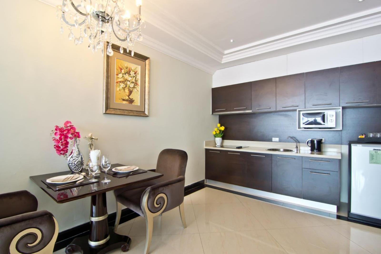 Hotel Lk Royal Wing