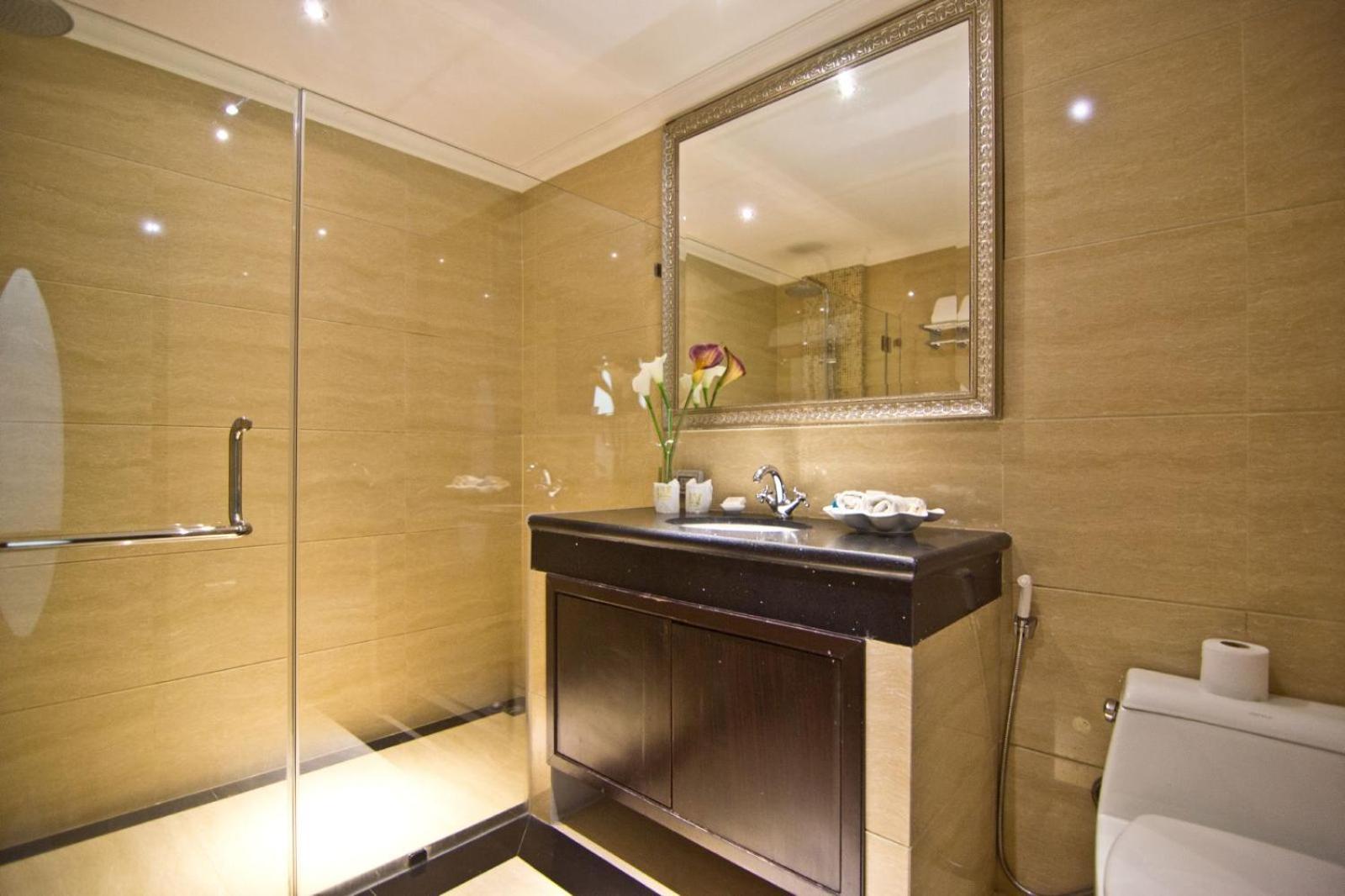Hotel Lk Royal Wing
