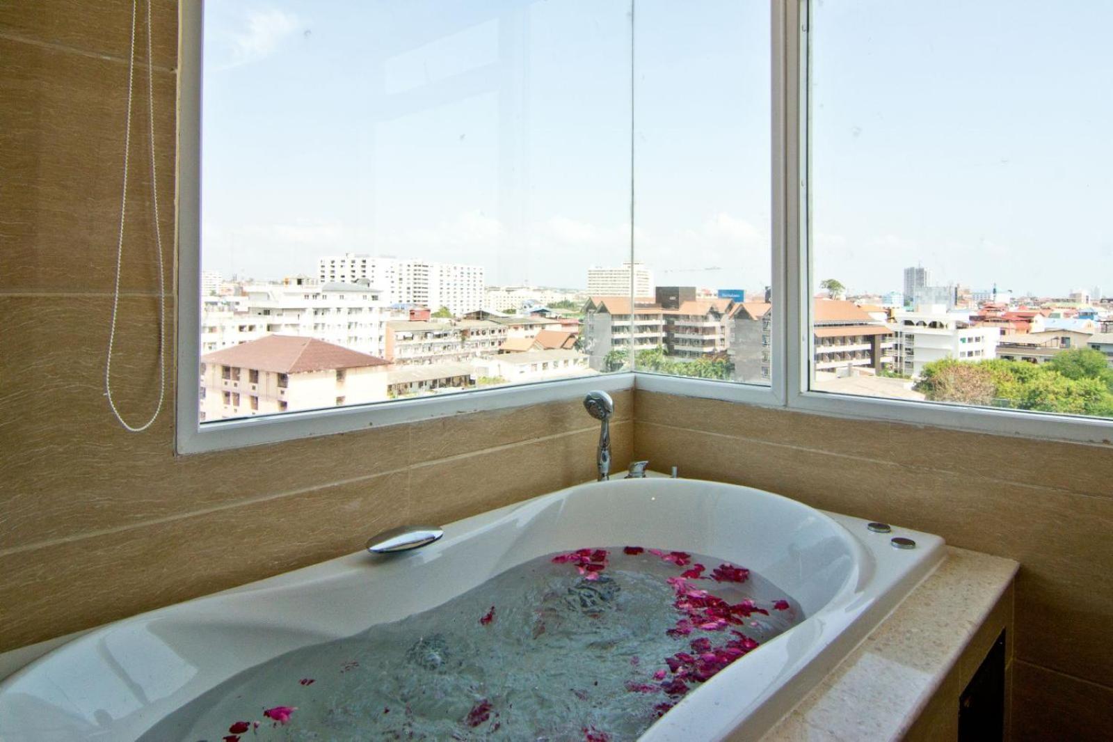 Lk Royal Wing Hotel 3*