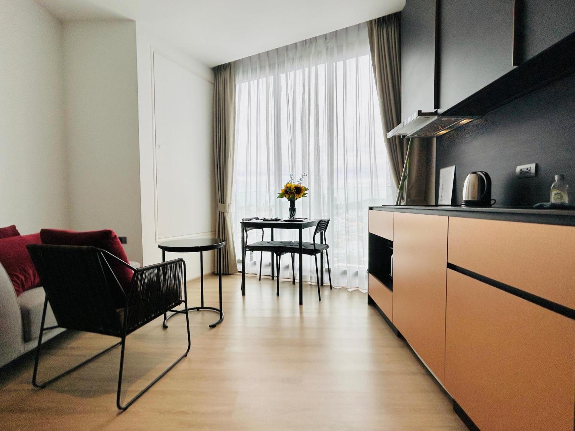 Apartment Edge By Yoyo *