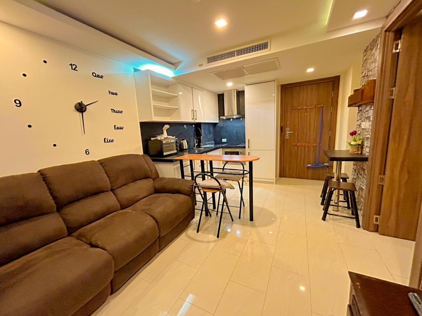 Grand Avenue Apartment
