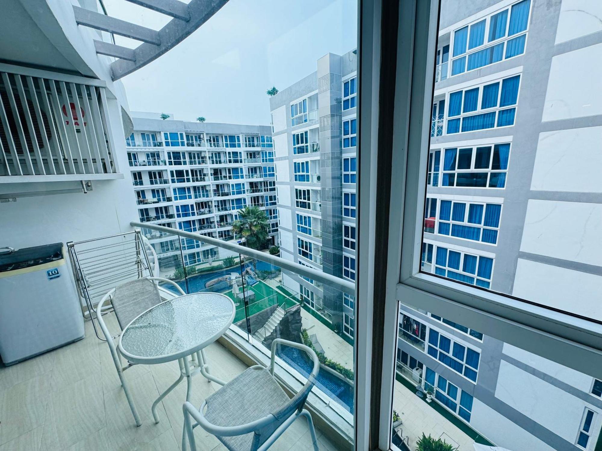 Patt Aya Grand Avenue 51sqm Family Room-pool View Pattaya