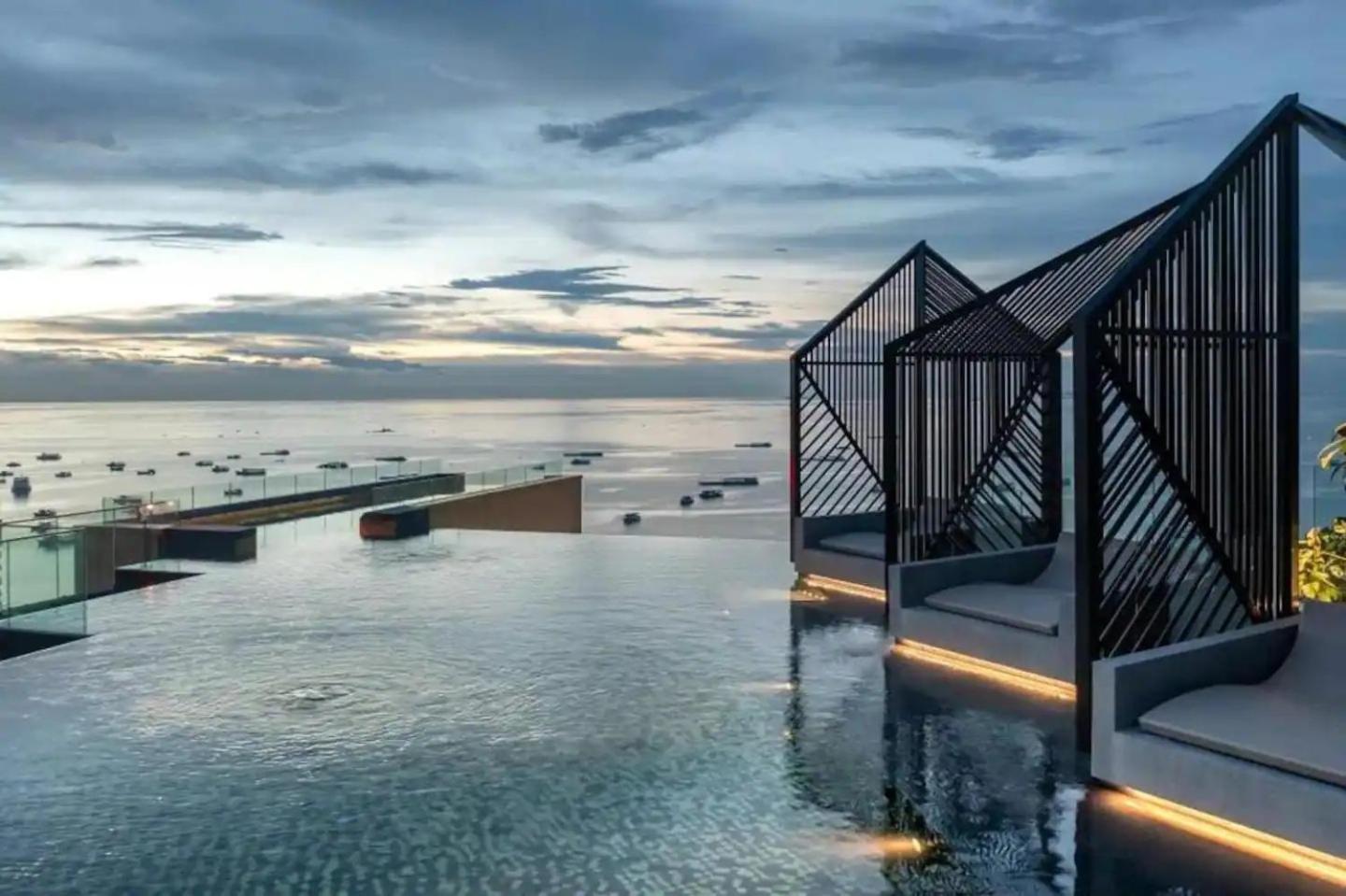 Luxury Edge Seaview Apartment Pattaya