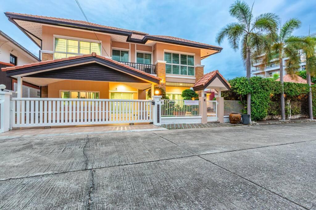 Jasmine Garden & Poll Pattya Villa Pattaya