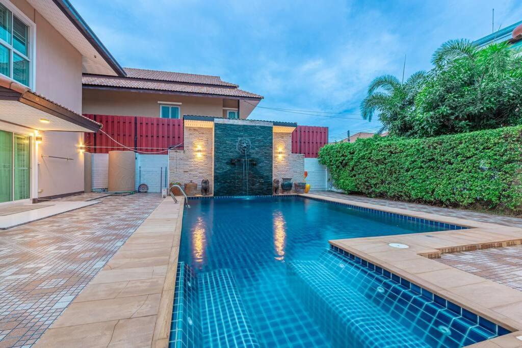 Jasmine Garden & Poll Pattya Villa *