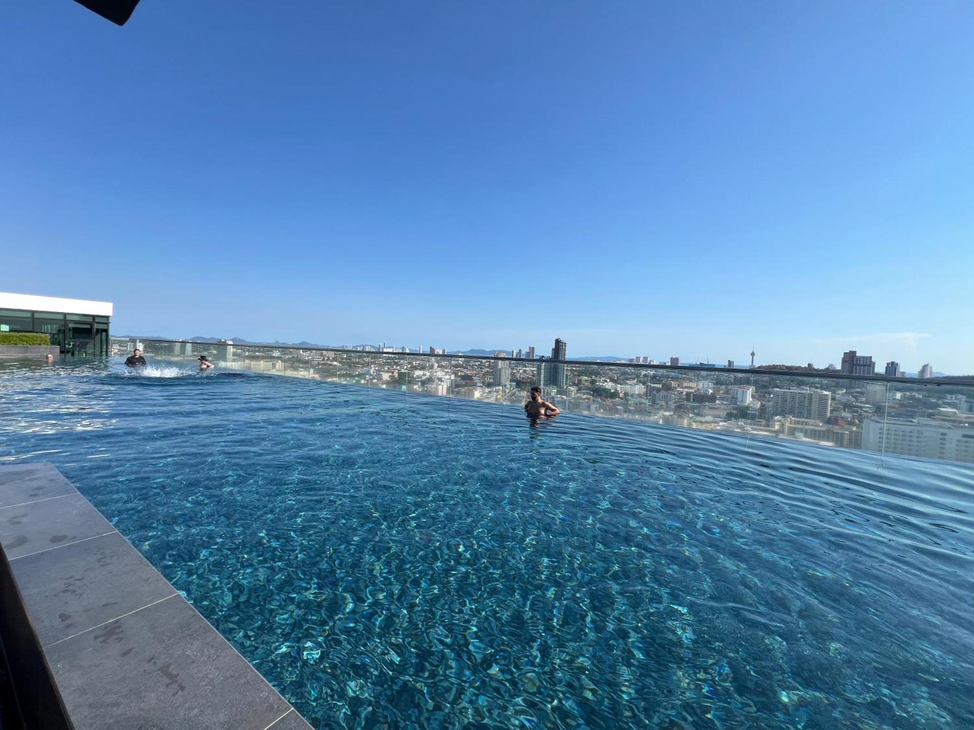秘狗公寓the Base Aaa Apartment Pattaya