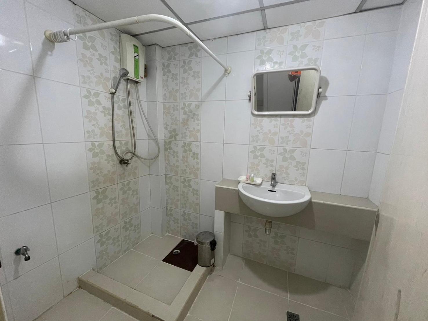 Oyo 75494 President Guest house Pattaya