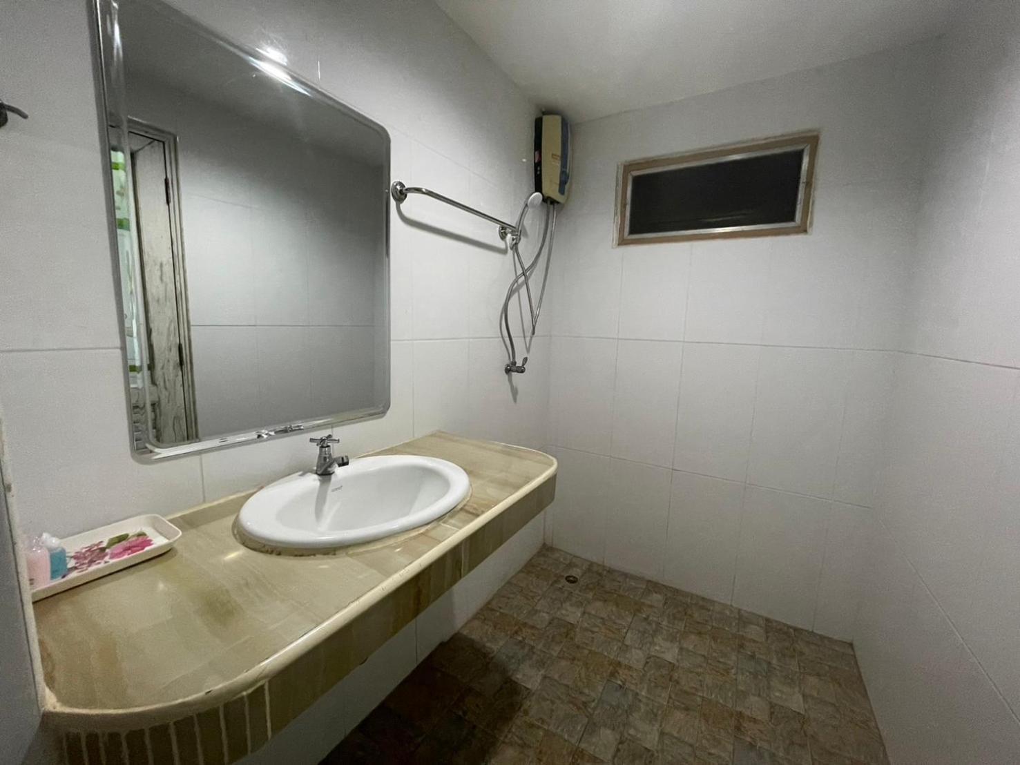 Oyo 75494 President Guest house 3*