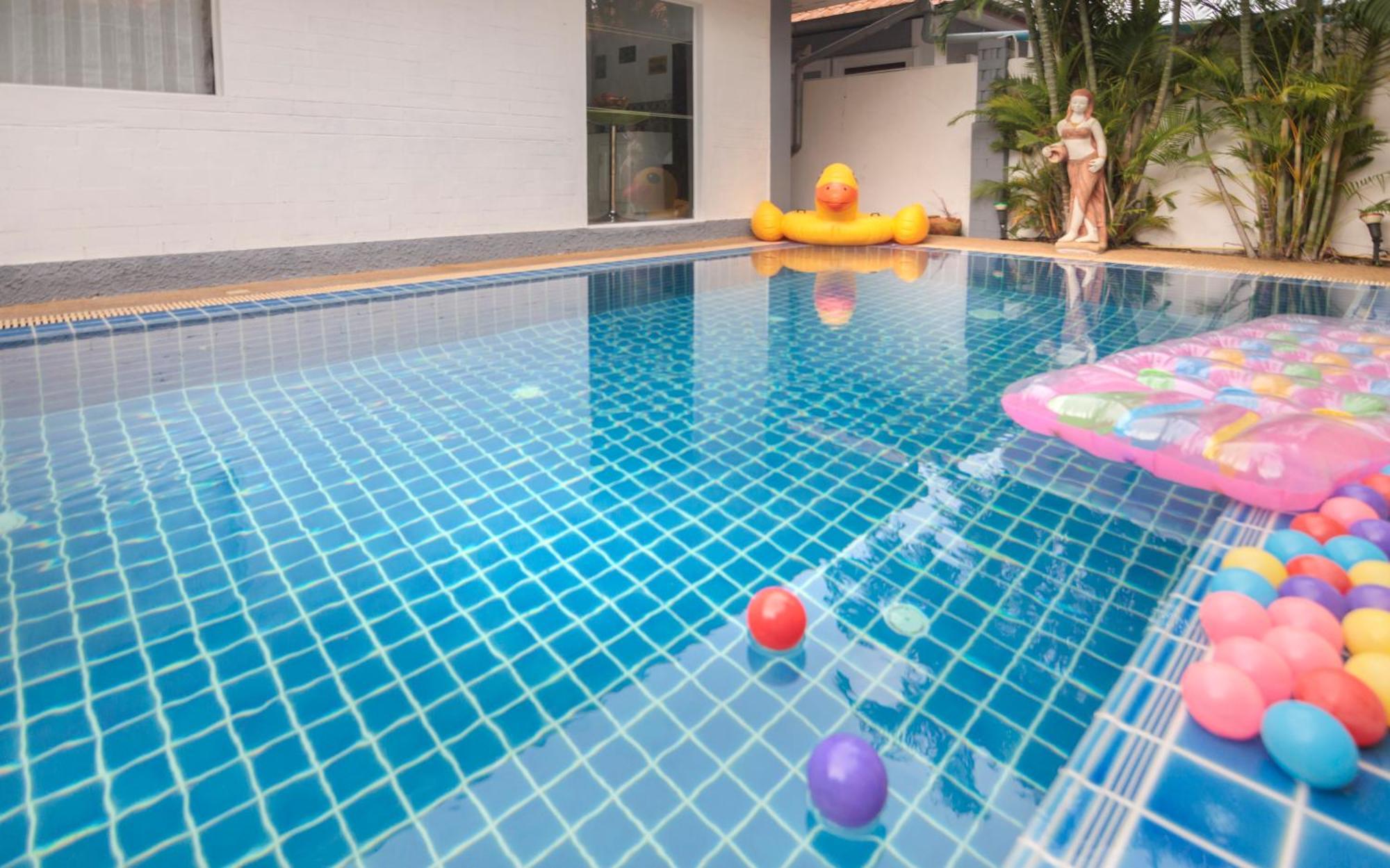 C Near Walking Street Electricity Included Pattaya