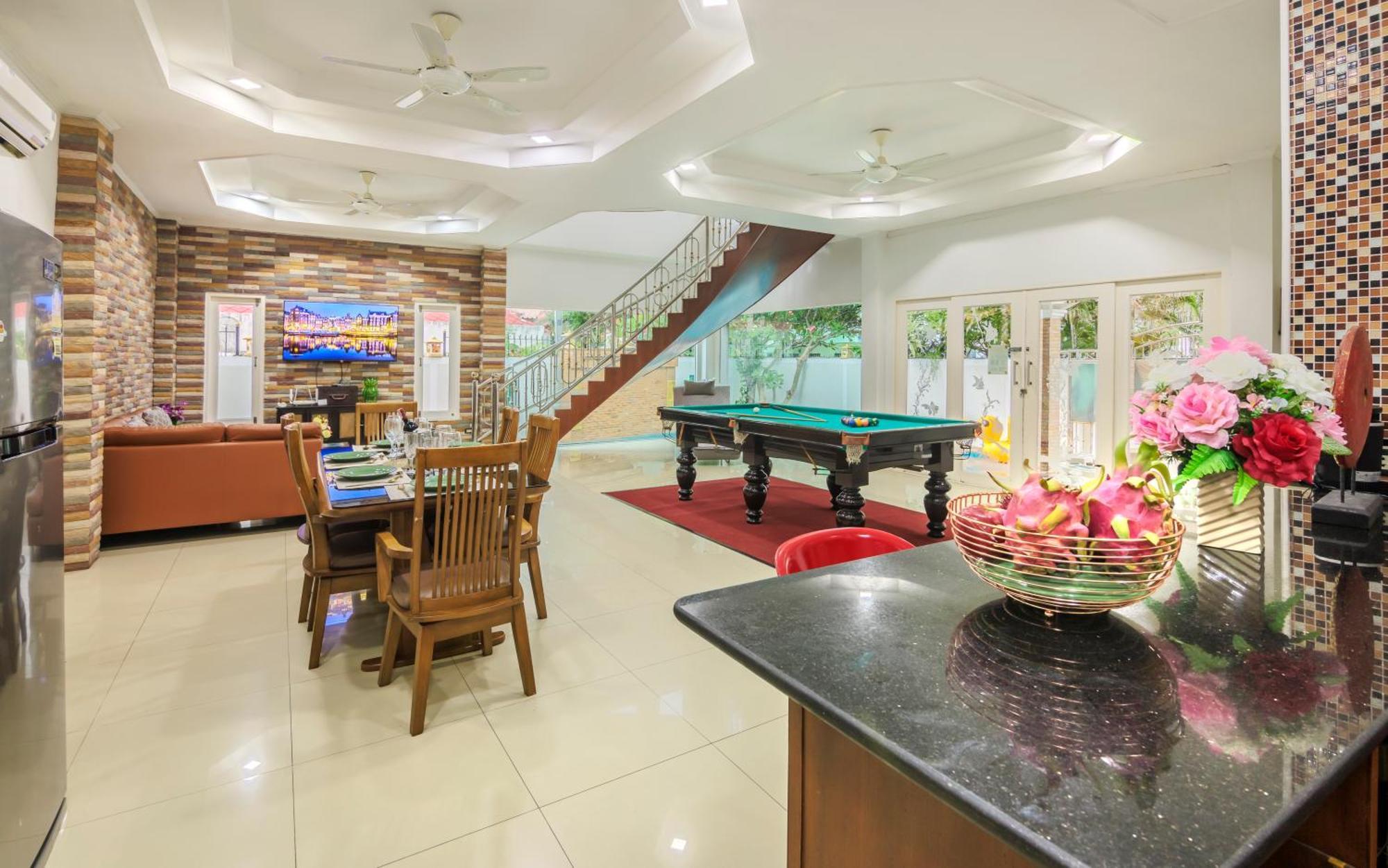 Villa T Near Walking Street Electricity Included Pattaya