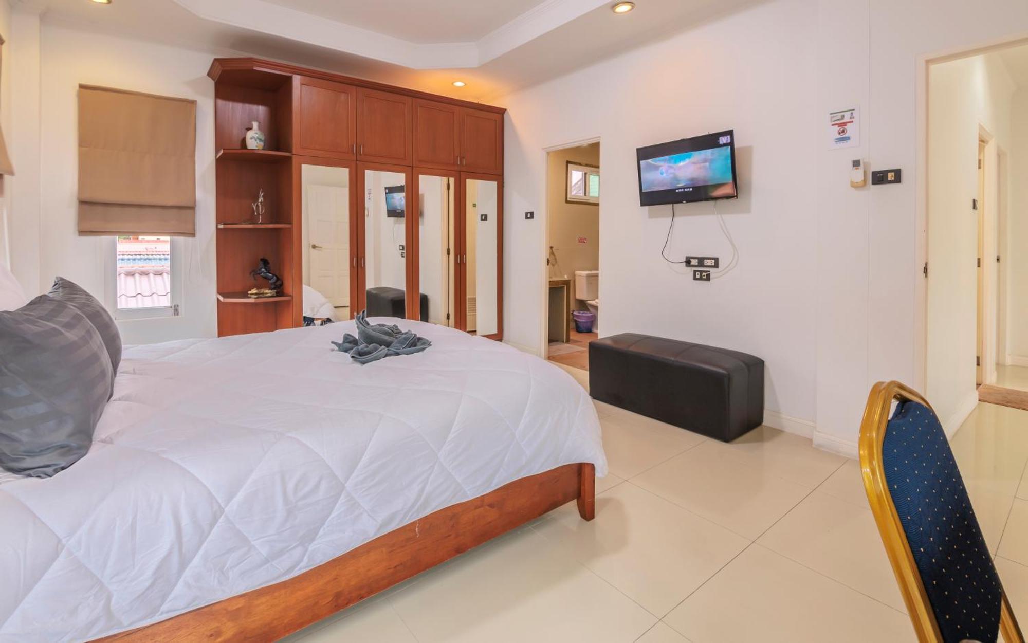 Villa T Near Walking Street Electricity Included Pattaya