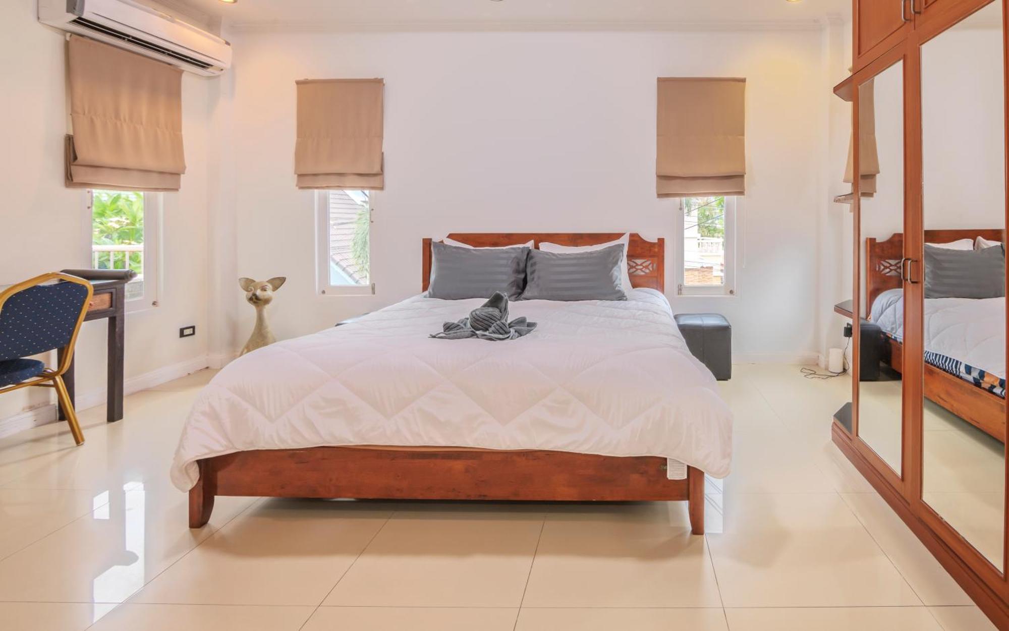 Villa T Near Walking Street Electricity Included Pattaya