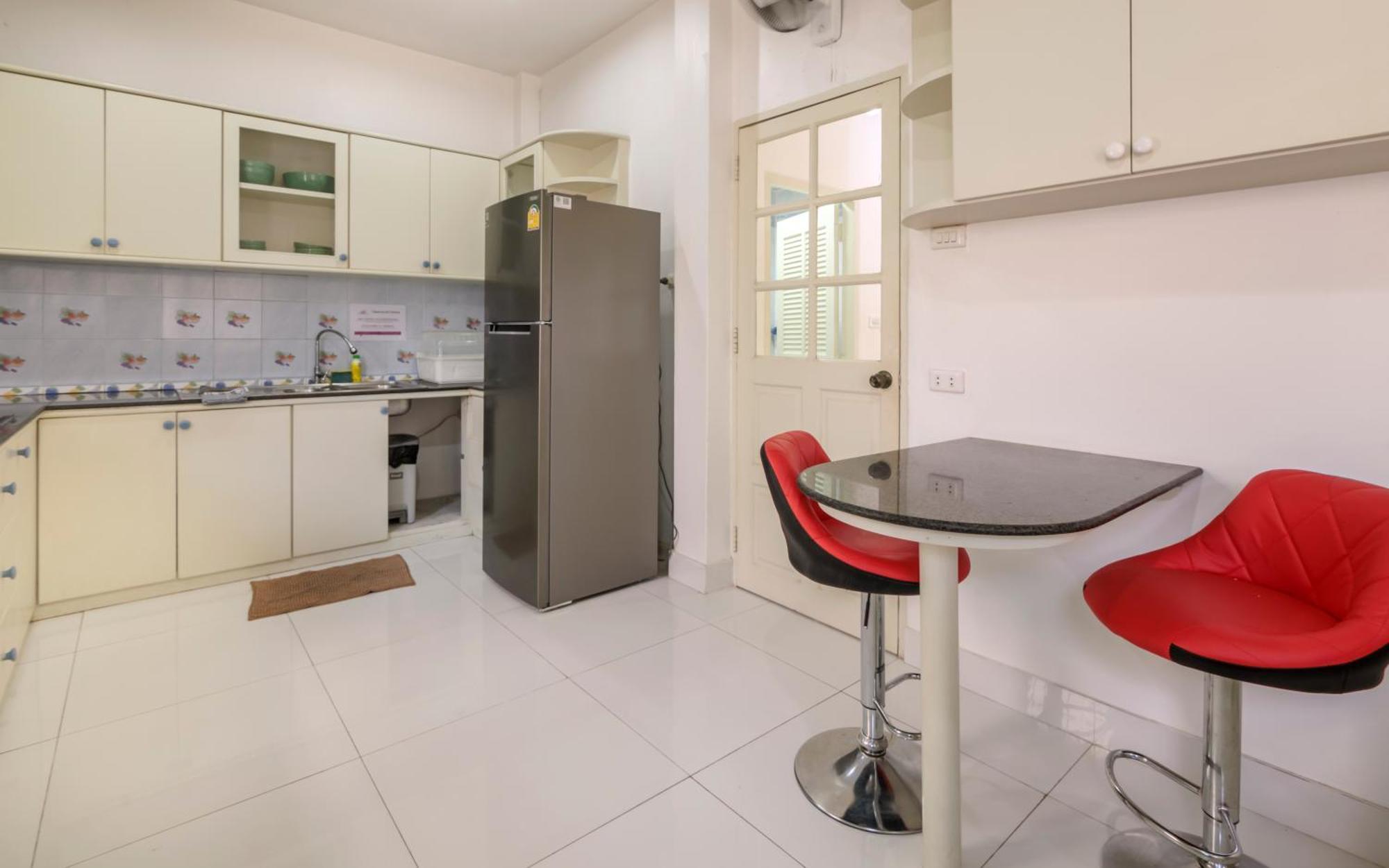 Villa K Near Walking Street Electricity Included Pattaya