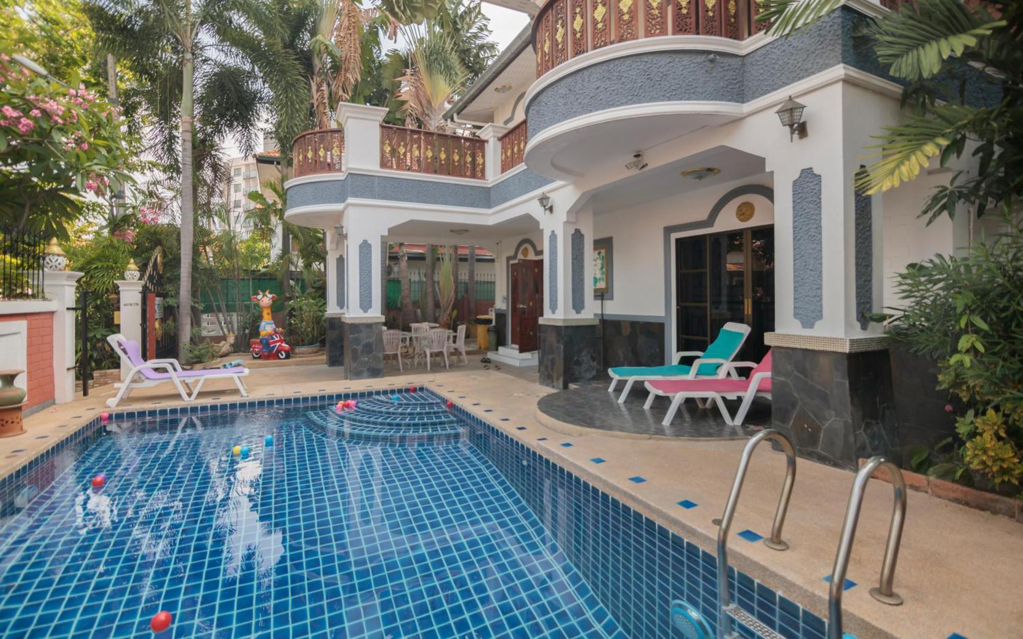 Madee Near Walking Street And Beaches Pattaya