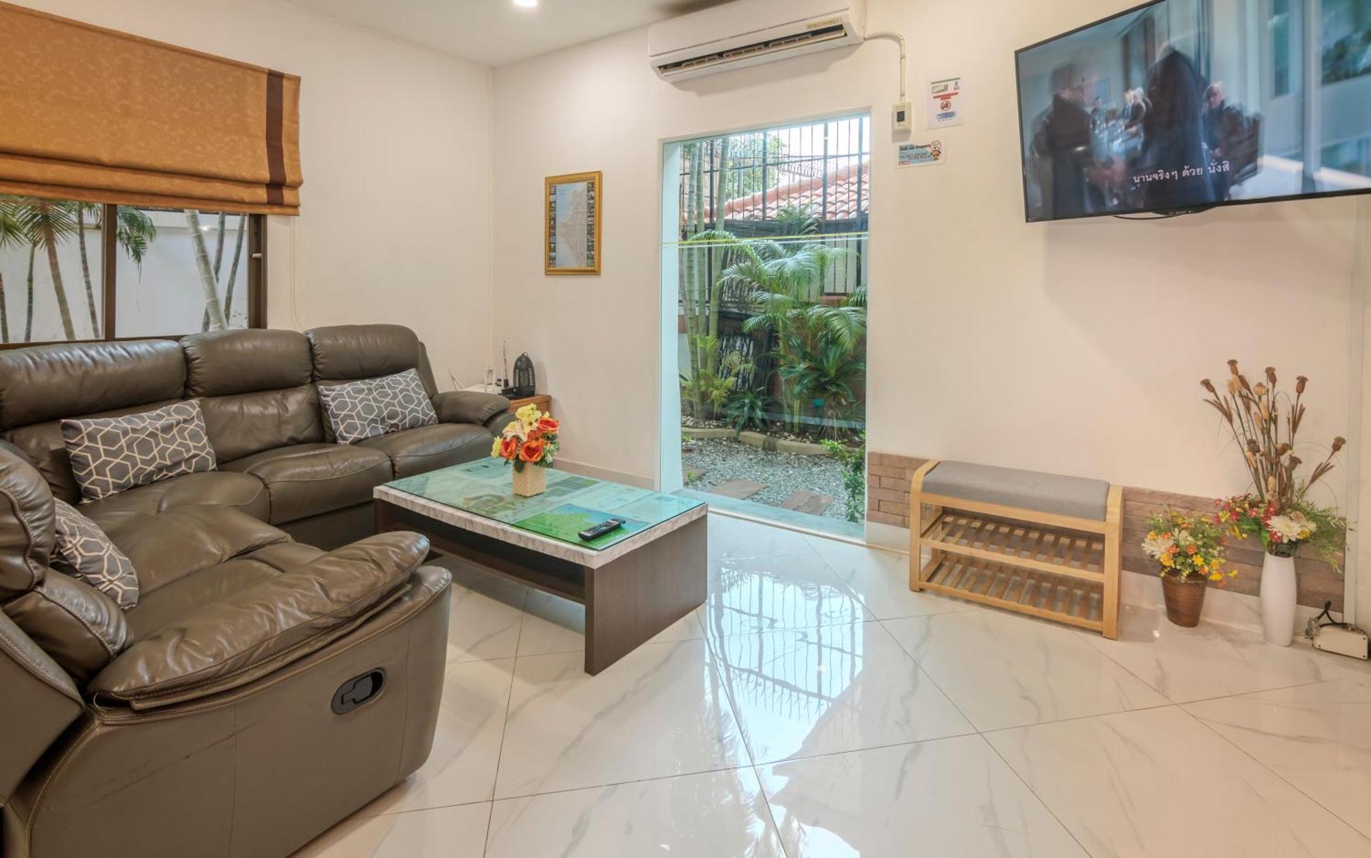 Madee Near Walking Street And Beaches Pattaya