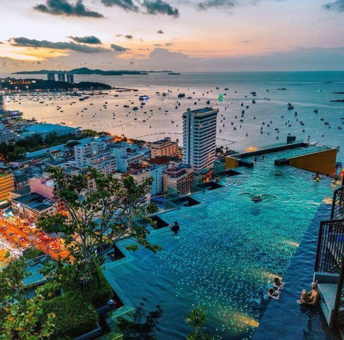 Apartment Luxury In The Center Pattaya