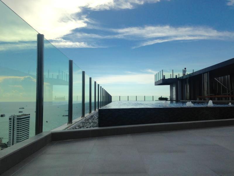 Kaws Theme Modern 1br - High Floor Seaview