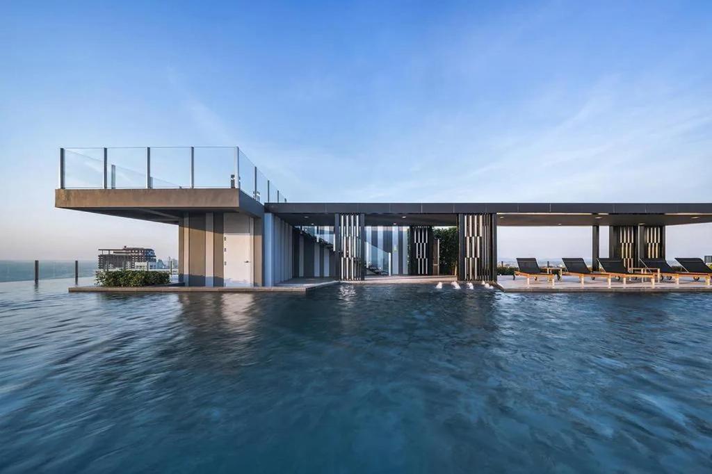 Kaws Theme Modern 1br - High Floor Seaview Apartment *