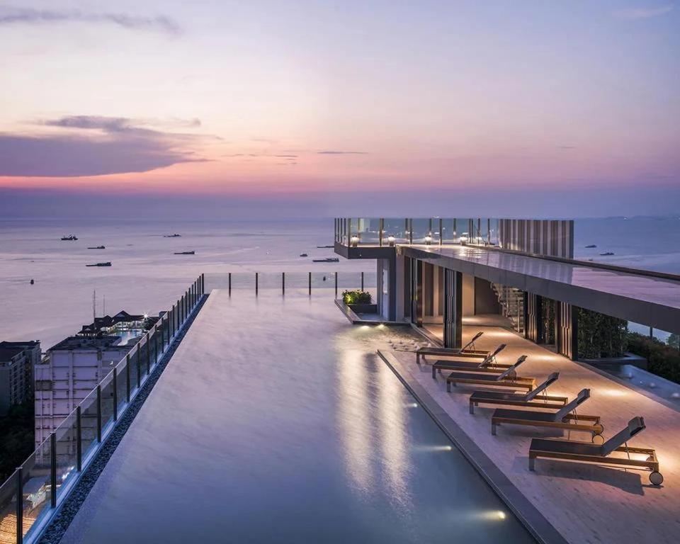 Apartment Kaws Theme Modern 1br - High Floor Seaview *