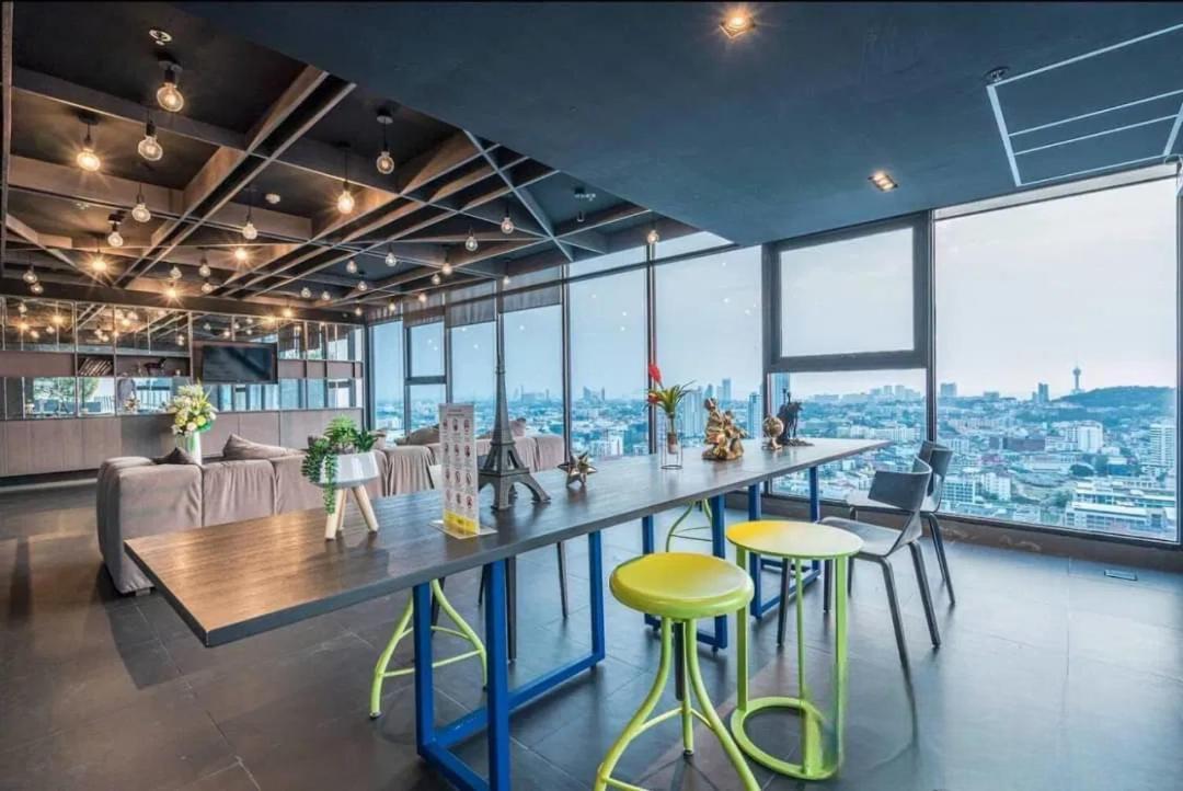 Kaws Theme Modern 1br - High Floor Seaview Pattaya